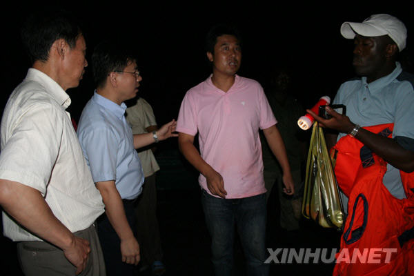 獲釋中國漁民抵達(dá)喀麥隆西部港口林貝