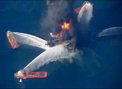 組圖：美海上鉆臺(tái)爆炸燃燒 11人失蹤營(yíng)救有希望