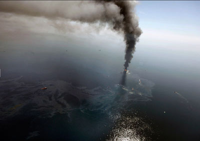 組圖：美海上鉆臺(tái)爆炸燃燒 11人失蹤營(yíng)救有希望