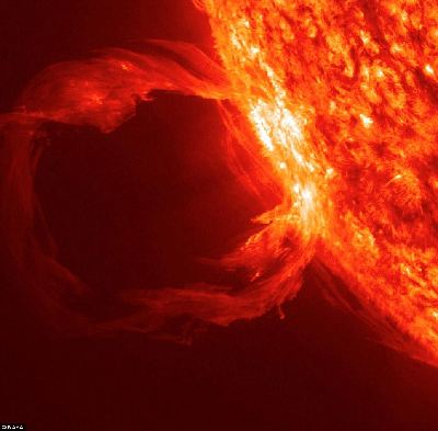 美國(guó)航空航天局公布新衛(wèi)星拍攝的驚人太陽(yáng)照片