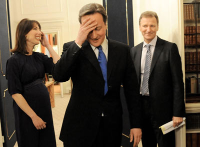 卡梅倫入主英國(guó)首相府 聯(lián)合政府面臨諸多挑戰(zhàn)