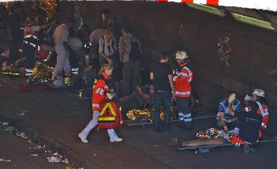 德國(guó)音樂(lè)節(jié)發(fā)生踩踏慘劇 19人死亡300多人受傷