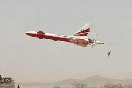 伊朗首架遠(yuǎn)程無(wú)人轟炸機(jī)國(guó)防日亮相 內(nèi)賈德出席揭幕式