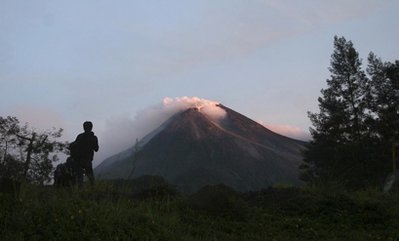 印尼默拉皮火山噴發(fā) 死亡人數(shù)升至25人
