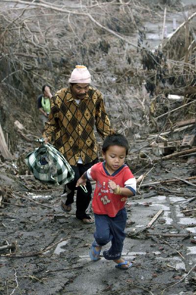 印尼天災(zāi)已致376人死亡 海嘯預(yù)警失靈疑遭破壞