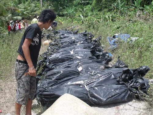 印尼海嘯致408人死亡災(zāi)區(qū)缺醫(yī)少藥 兩月大女嬰獲救