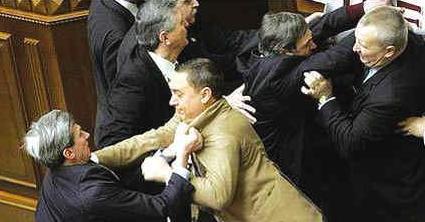 烏前總理季莫申科遭調查引發(fā)議員斗毆 5人受傷