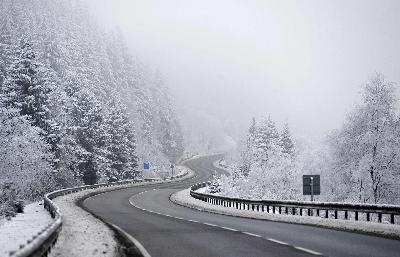 過(guò)半歐美地區(qū)迎“白色圣誕節(jié)” 浪漫不敵出行難？
