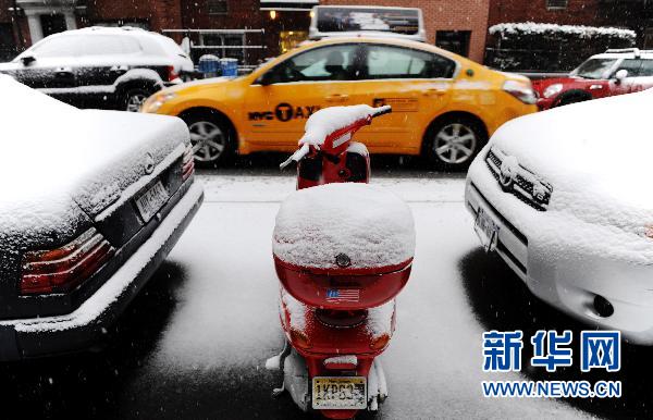 紐約遭暴風(fēng)雪襲擊 部分地區(qū)能見度為零