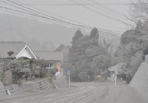 日本火山噴發(fā)煙高2000米