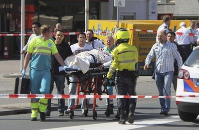 男子端機關(guān)槍血洗荷蘭商場7死15傷 包括多名兒童