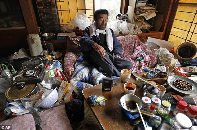 日本地震近一個月奇跡頻現(xiàn) 75歲老翁獲救、“雞堅強”生還