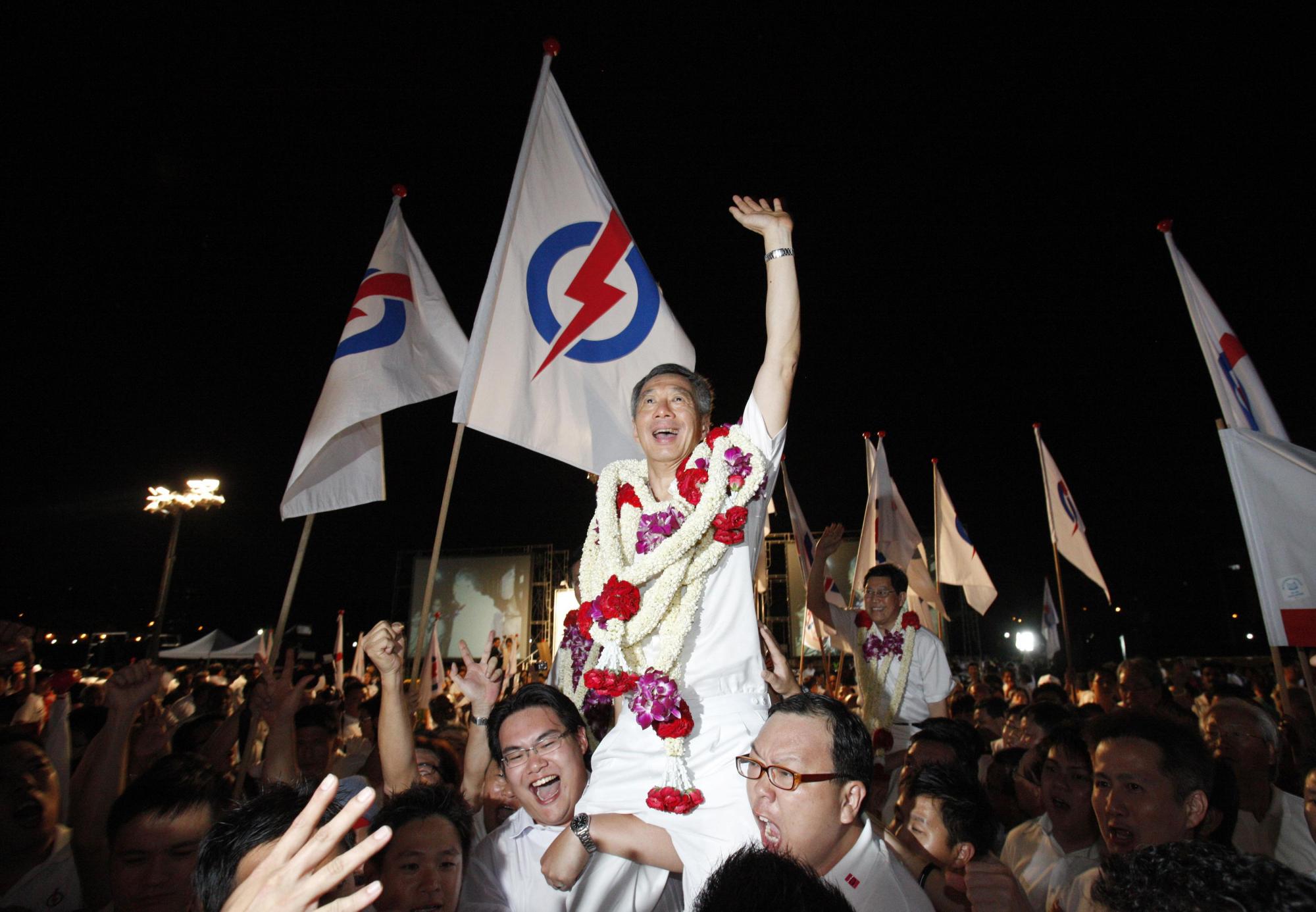 新加坡大選執(zhí)政黨大勝不足喜 反對黨創(chuàng)歷史踢外長出局