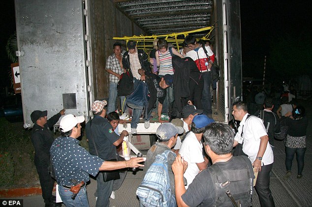 兩輛貨車塞513人過(guò)掃描儀 墨西哥逮捕涉嫌偷渡者