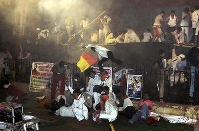 印度瑜伽大師絕食抗議政府引發(fā)沖突70人受傷