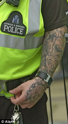警民關系改善有新招？英一警察聯(lián)合會呼吁警員秀文身