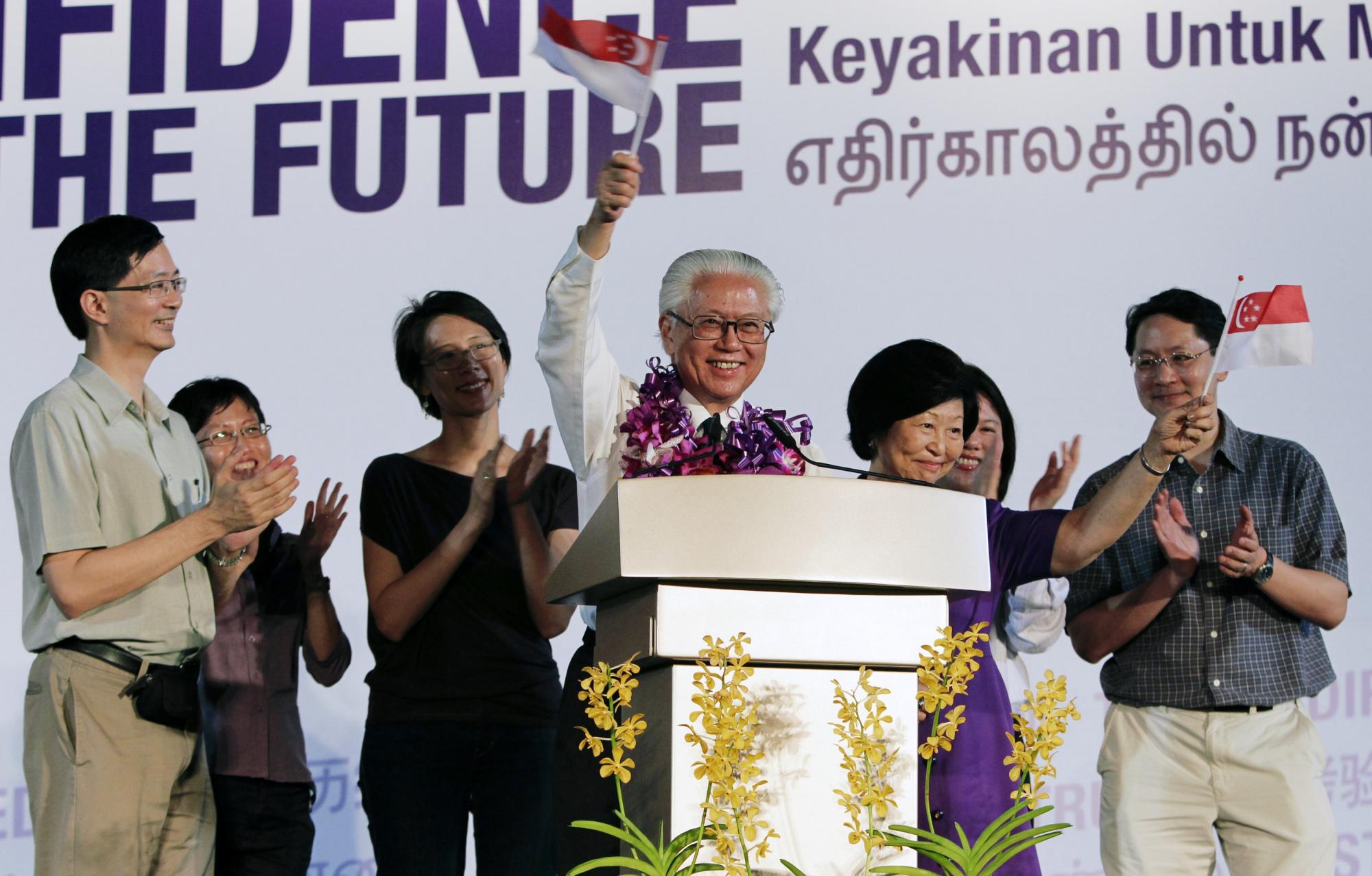 新加坡首次舉行真正總統(tǒng)選舉 前副總理陳慶炎當(dāng)選