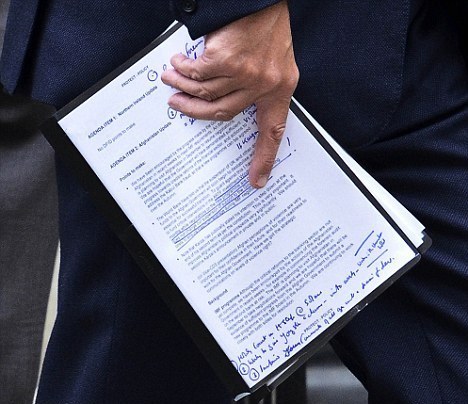 英國(guó)內(nèi)閣泄漏機(jī)密文件 政府被曝歡迎卡爾扎伊辭職