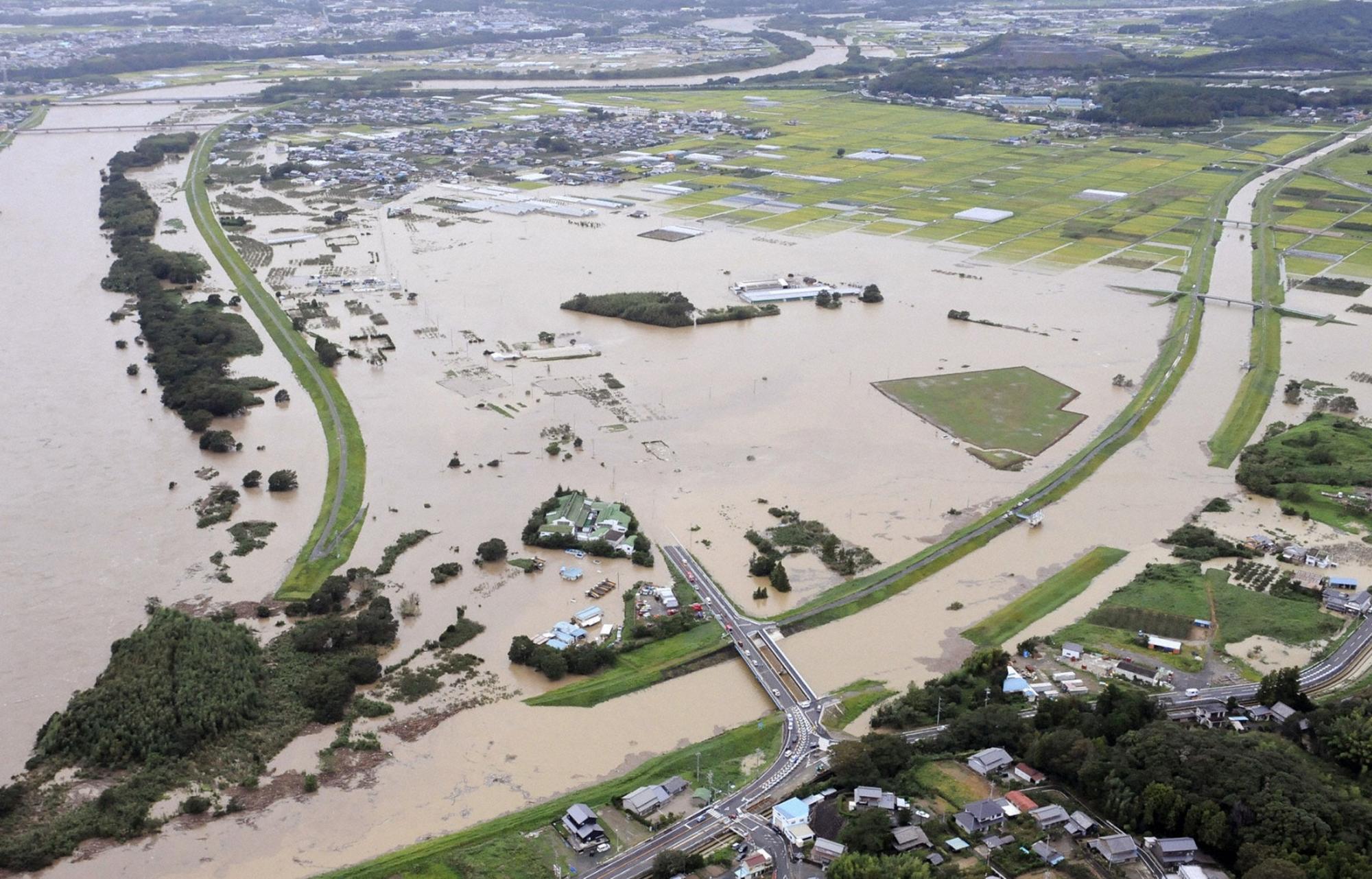 臺(tái)風(fēng)“洛克”橫掃日本逾百萬人需要疏散 東京公交癱瘓