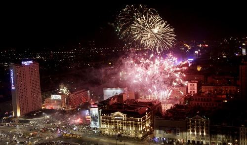 悉尼炫彩焰火、時代廣場倒計時 世界各地喜迎新年