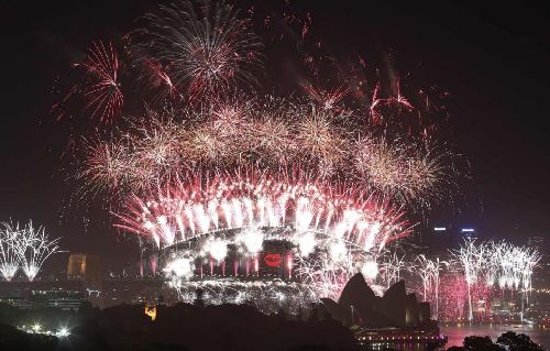 悉尼炫彩焰火、時(shí)代廣場倒計(jì)時(shí) 世界各地喜迎新年