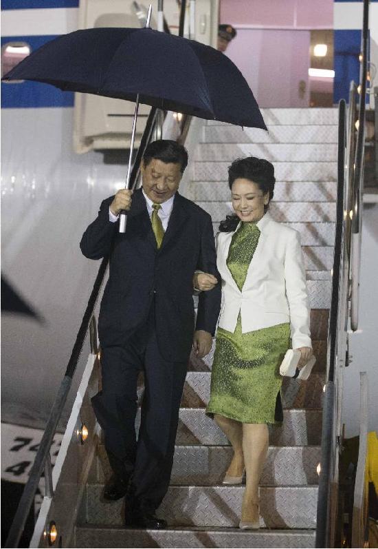 彭麗媛在出訪(fǎng)期間穿過(guò)哪五套衣服？