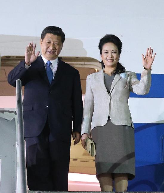彭麗媛在出訪期間穿過(guò)哪五套衣服？