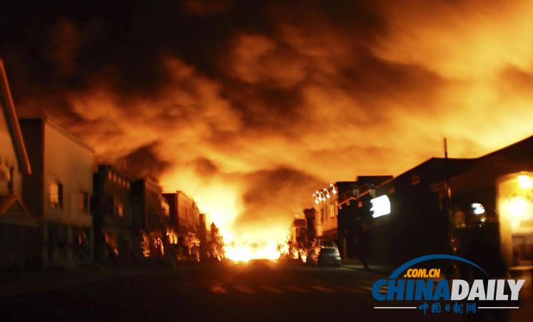 組圖：加拿大油罐車(chē)出軌爆炸五死數(shù)十傷 總理趕赴現(xiàn)場(chǎng)