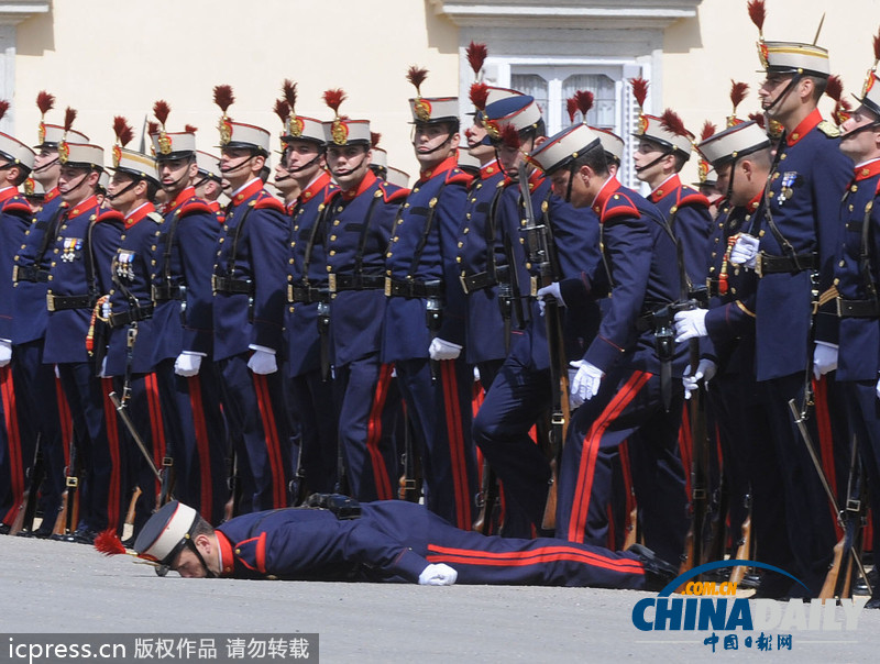 “八一”建軍節(jié)來臨 盤點各國“虛弱”大兵（組圖）
