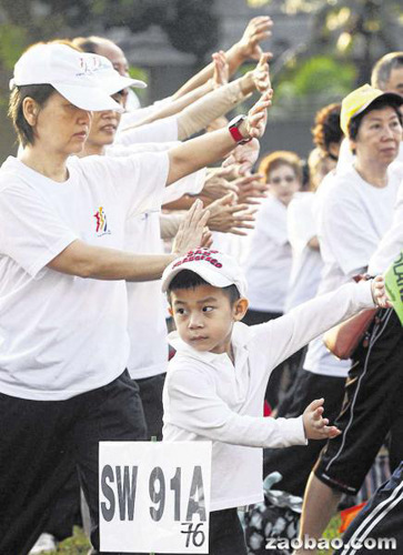 新加坡近4000華人表演太極創(chuàng)紀錄 最小者4歲