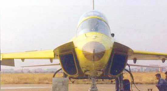 我國(guó)新教練機(jī)首飛成功