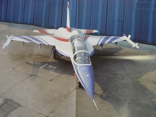 中國“獵鷹”第三代高級教練機(jī)研制成功
