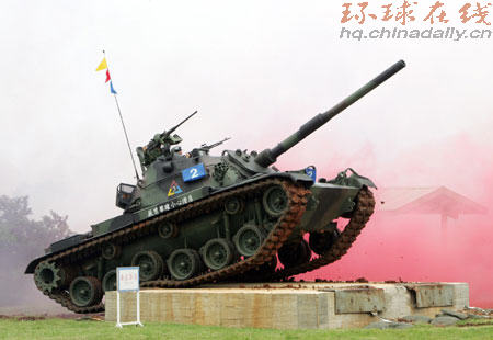 臺軍CM11主力戰(zhàn)車進(jìn)行多項目操演