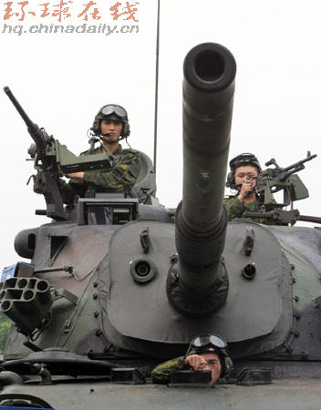 臺軍CM11主力戰(zhàn)車進(jìn)行多項目操演