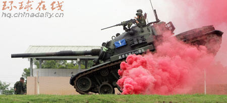 臺軍CM11主力戰(zhàn)車進(jìn)行多項目操演