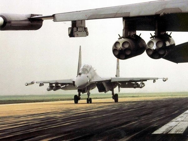 中國空軍現(xiàn)役機(jī)型圖集