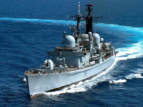 英國(guó)阿根廷軍艦在馬島水域?qū)χ?/></font></p>

<p align=