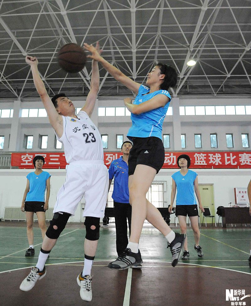 節(jié)日特輯：翱翔在藍(lán)天下的女殲擊機(jī)飛行員