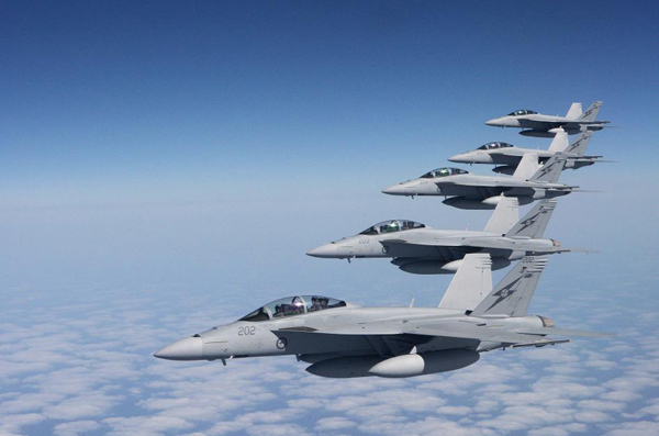 澳空軍首批超級大黃蜂戰(zhàn)機(jī)飛越太平洋回國
