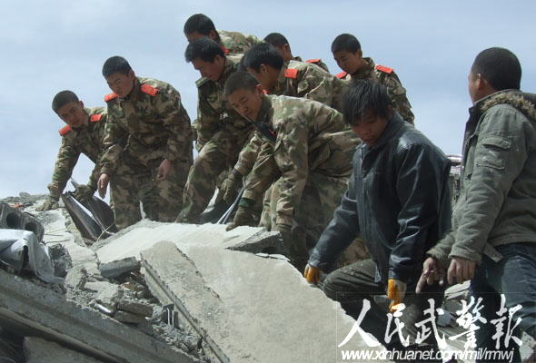 武警部隊(duì)多路趕赴青海地震災(zāi)區(qū)