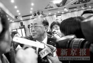 衛(wèi)生部部長高強：“醫(yī)生開藥方拿回扣也是受賄” 