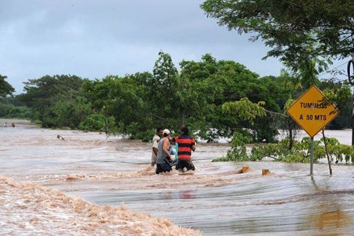 中美洲因暴雨泥石流災(zāi)害已致70人死亡