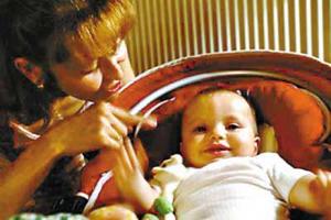 法國(guó)科學(xué)家研究表明新生兒長(zhǎng)相更像母親