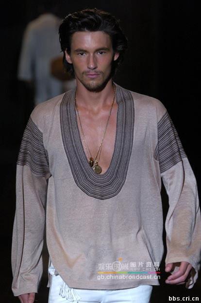 GUCCI 春季美男當?shù)?/><br/>
</td>
</tr>

<tr>
<td></td></tr>
</table>

<div width=