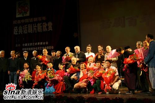 用奉獻(xiàn)見證百年歷史 用生命鑄造“話劇魂”(圖)