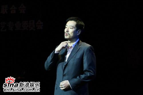 用奉獻(xiàn)見證百年歷史 用生命鑄造“話劇魂”(圖)