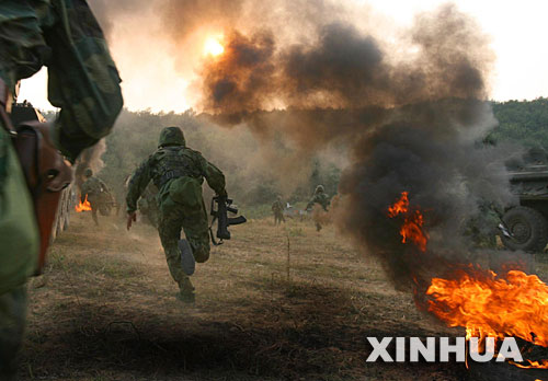 沖擊信息化高地我軍新年訓(xùn)練精彩