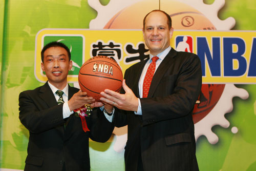 賽場(chǎng)中國(guó)廣告多 中國(guó)企業(yè)借NBA做營(yíng)銷(xiāo)