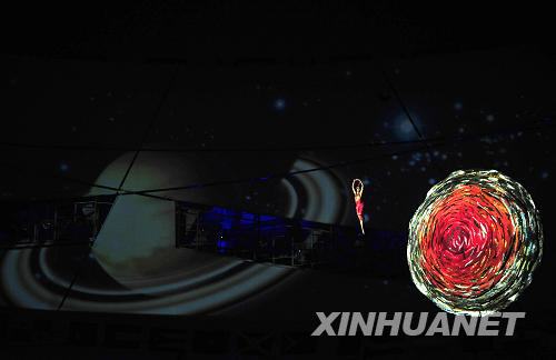 9月6日晚8時(shí)，北京2008年殘奧會(huì)開(kāi)幕式在國(guó)家體育場(chǎng)“鳥(niǎo)巢”隆重舉行。這是開(kāi)幕式上的文藝表演《太陽(yáng)鳥(niǎo)》。