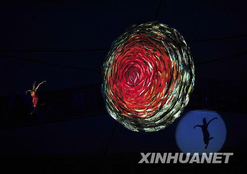  9月6日晚8時，北京2008年殘奧會開幕式在國家體育場“鳥巢”隆重舉行。這是開幕式上的文藝表演《太陽鳥》。